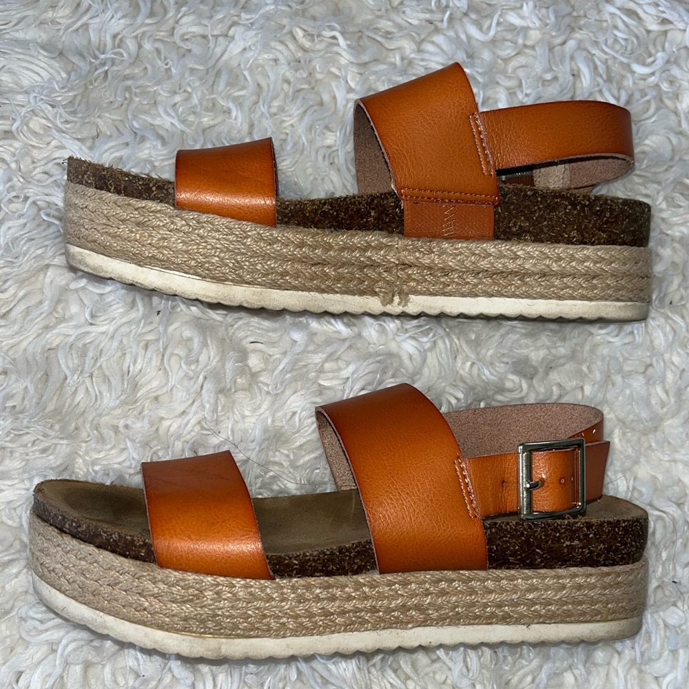 Leather platform sandals - Picture 2 of 4